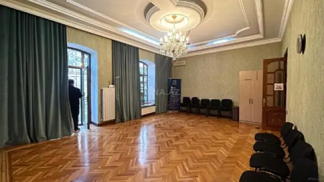 Kirayə verilir 5 otaqlı ofis 270 m²