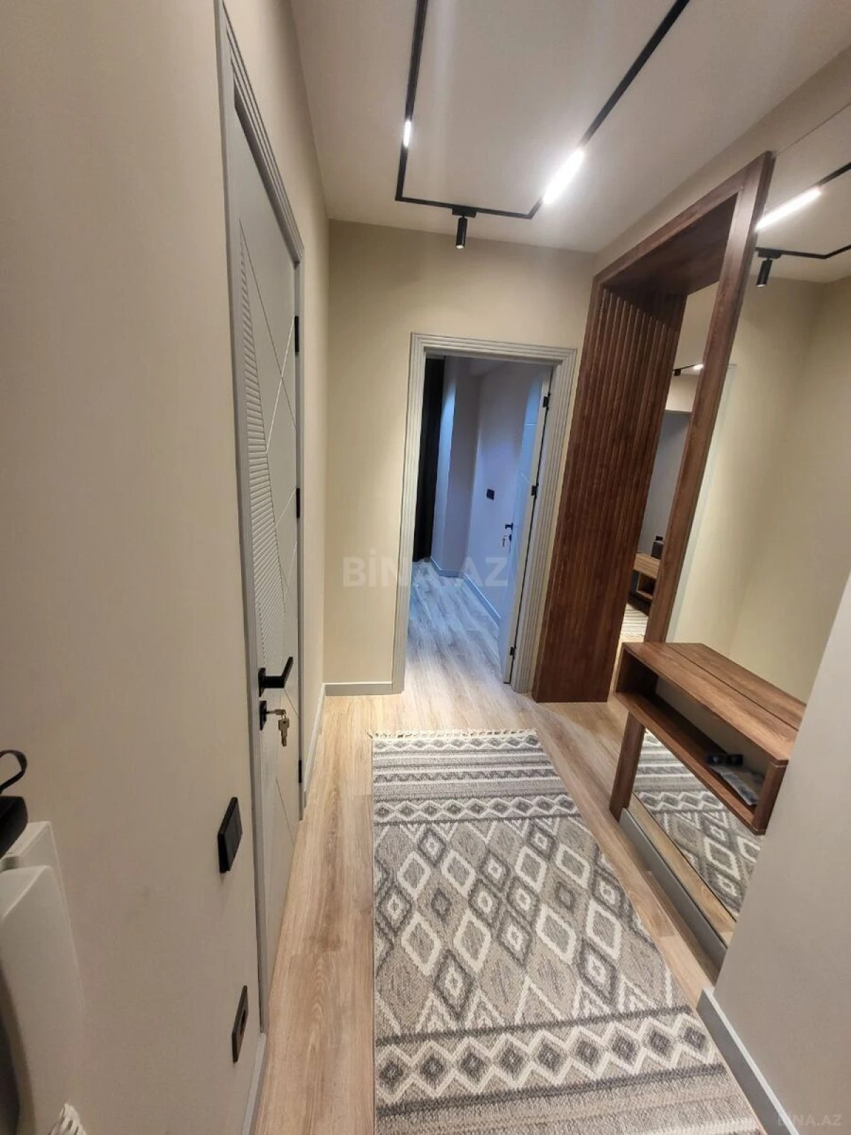 Kirayə verilir 2 otaqlı mənzil 70 m²