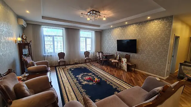 Kirayə verilir 3 otaqlı mənzil 120 m²