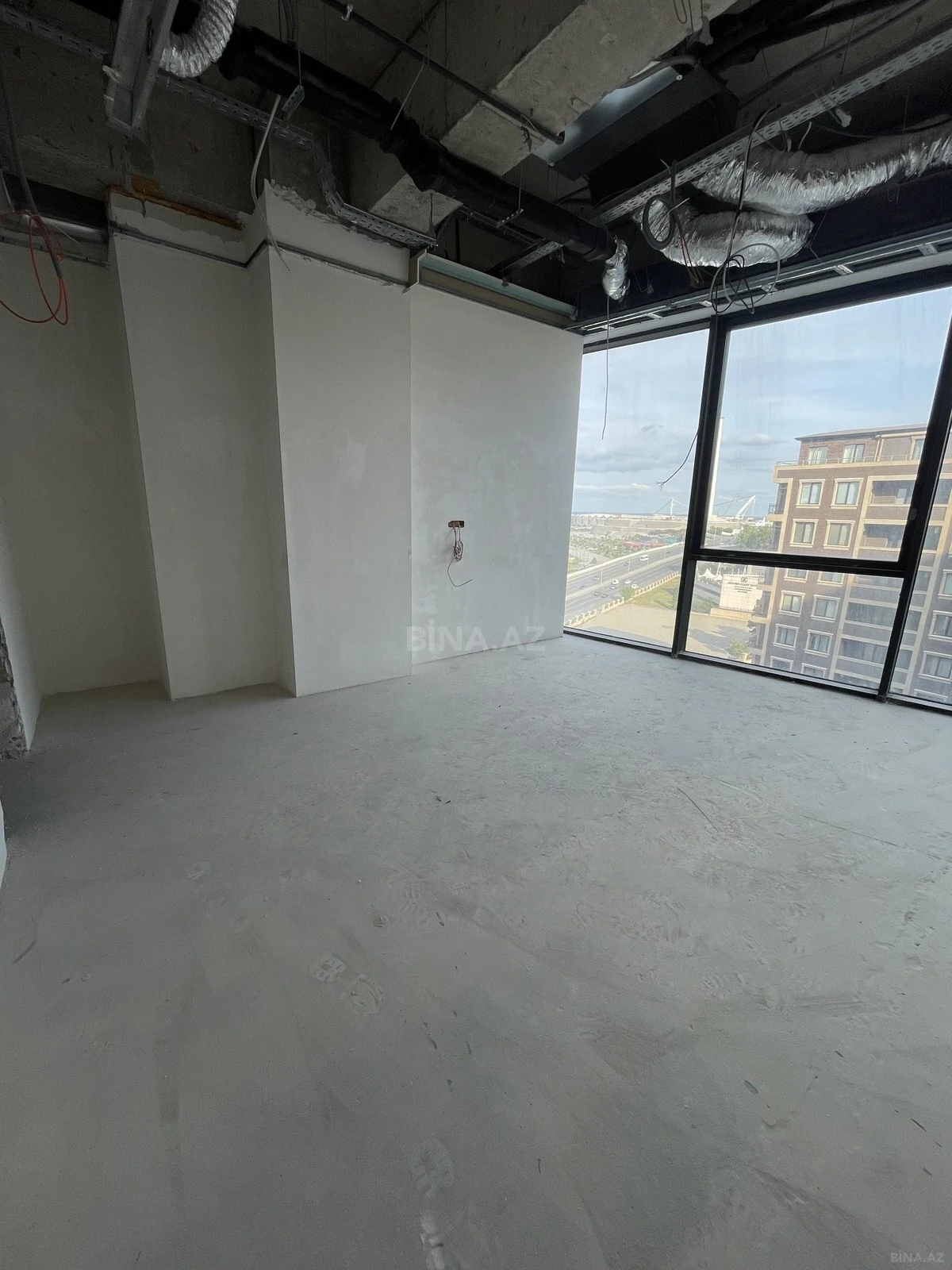Satılır 5 otaqlı mənzil 379 m²