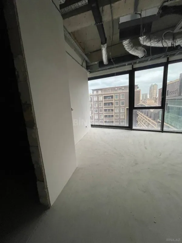Satılır 5 otaqlı mənzil 379 m²
