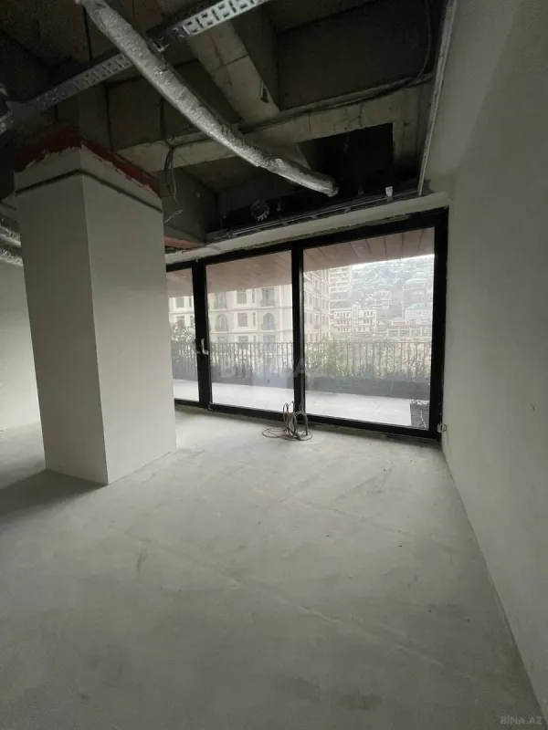 Satılır 5 otaqlı mənzil 379 m²