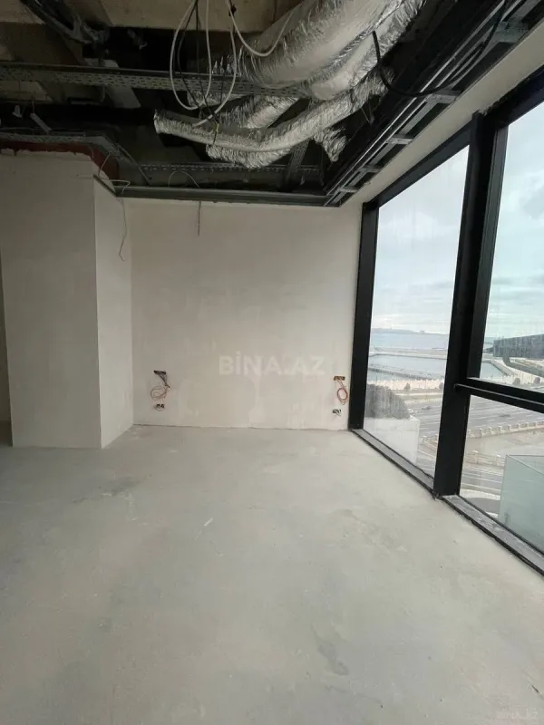Satılır 5 otaqlı mənzil 379 m²