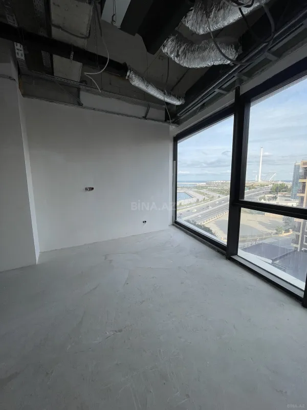 Satılır 5 otaqlı mənzil 379 m²