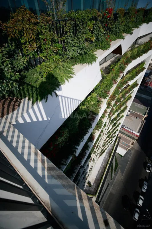 Satılır 5 otaqlı mənzil 379 m²