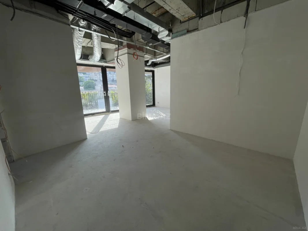 Satılır 5 otaqlı mənzil 379 m²