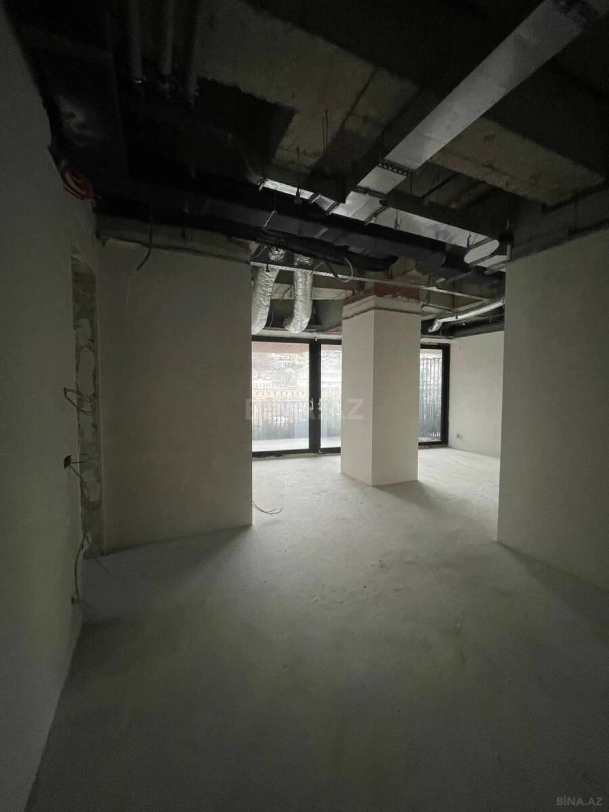 Satılır 5 otaqlı mənzil 379 m²