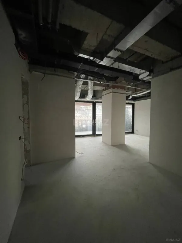 Satılır 5 otaqlı mənzil 379 m²