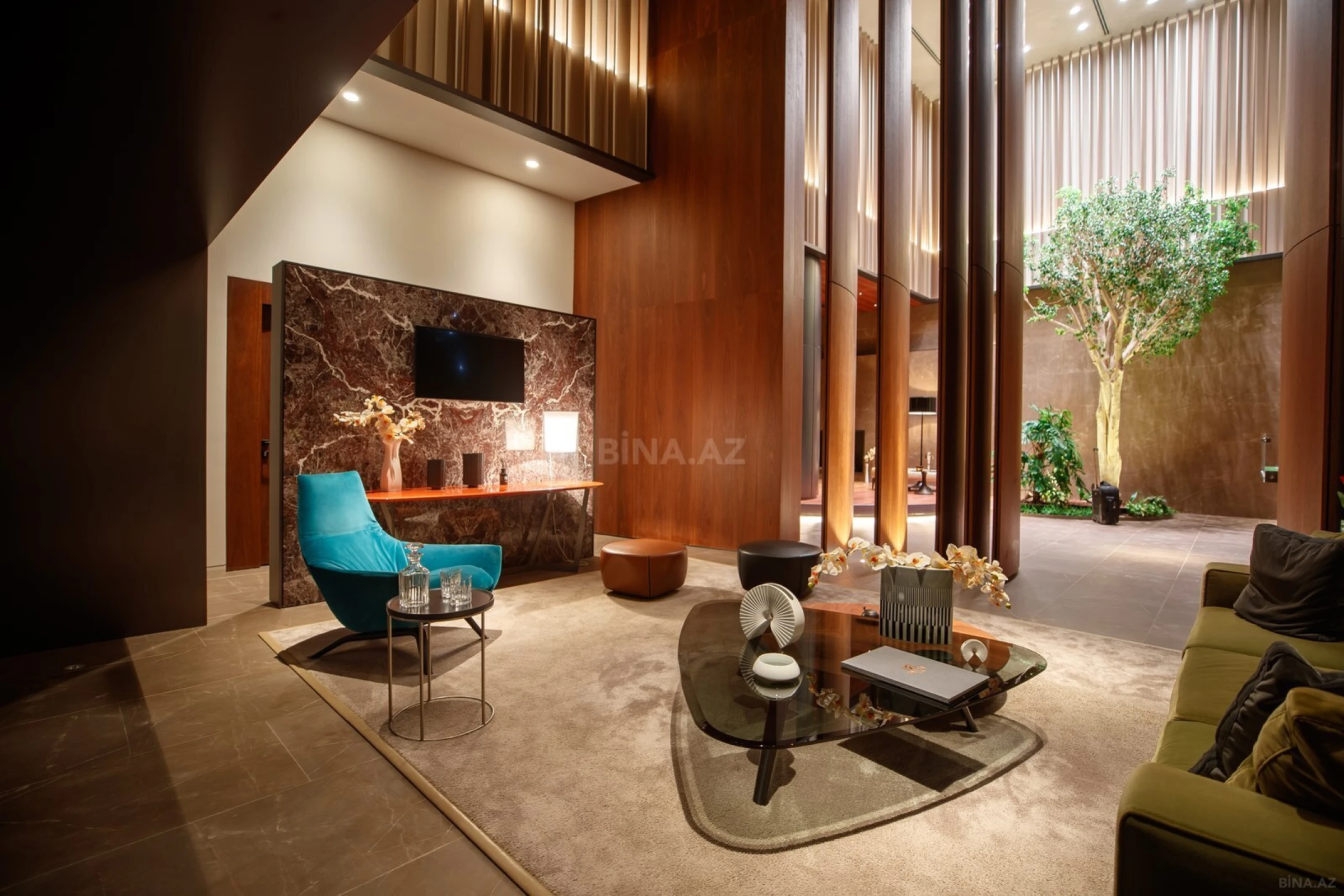 Satılır 5 otaqlı mənzil 379 m²