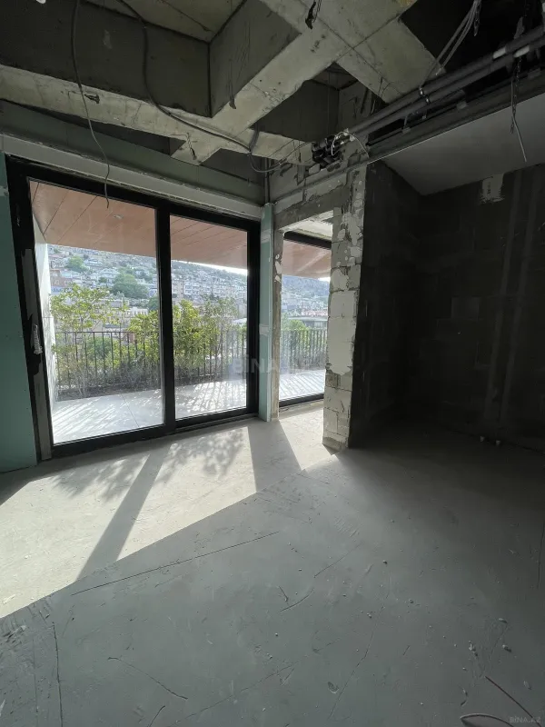 Satılır 5 otaqlı mənzil 379 m²