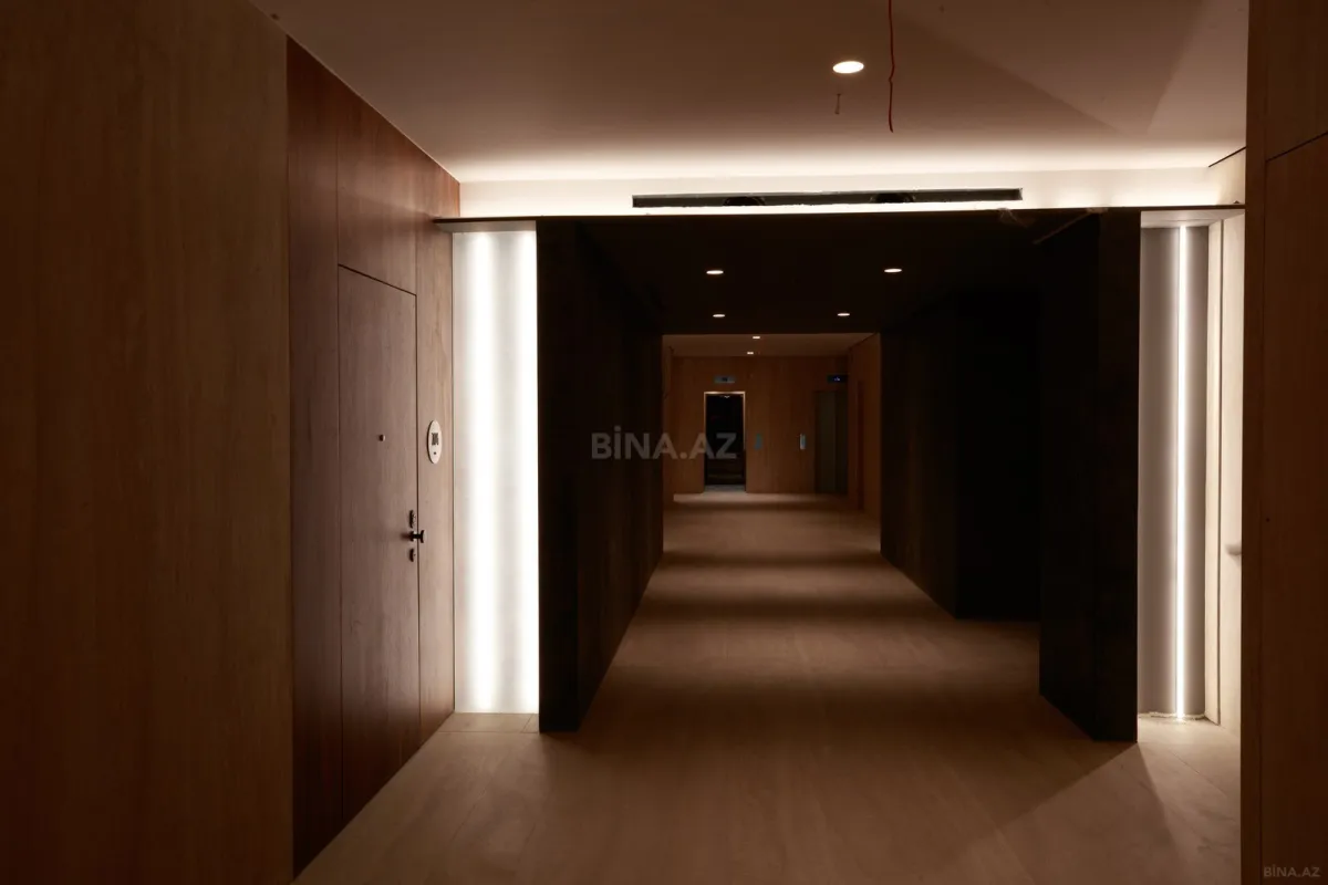 Satılır 5 otaqlı mənzil 379 m²