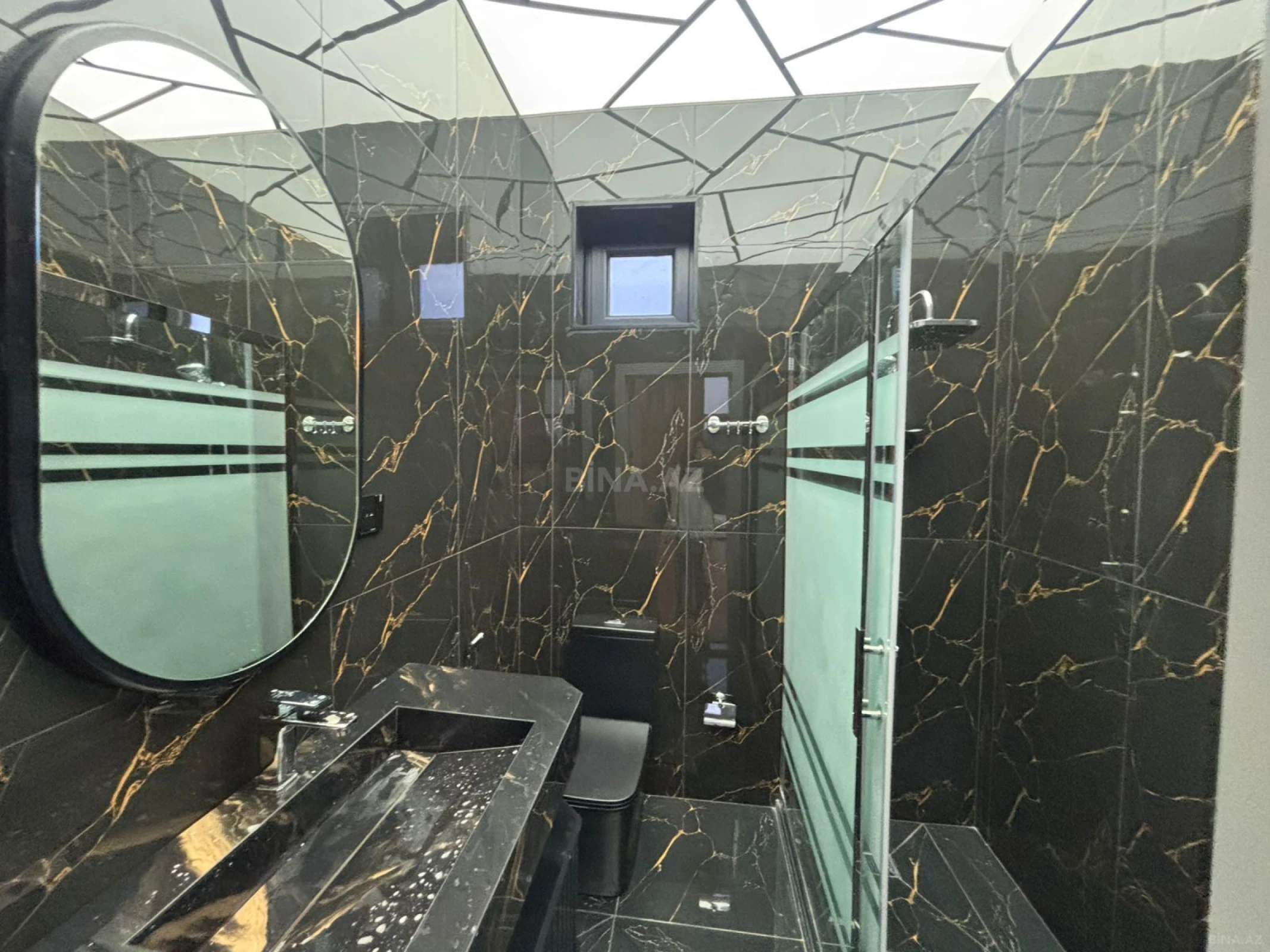 Satılır 5 otaqlı həyət evi 200 m²