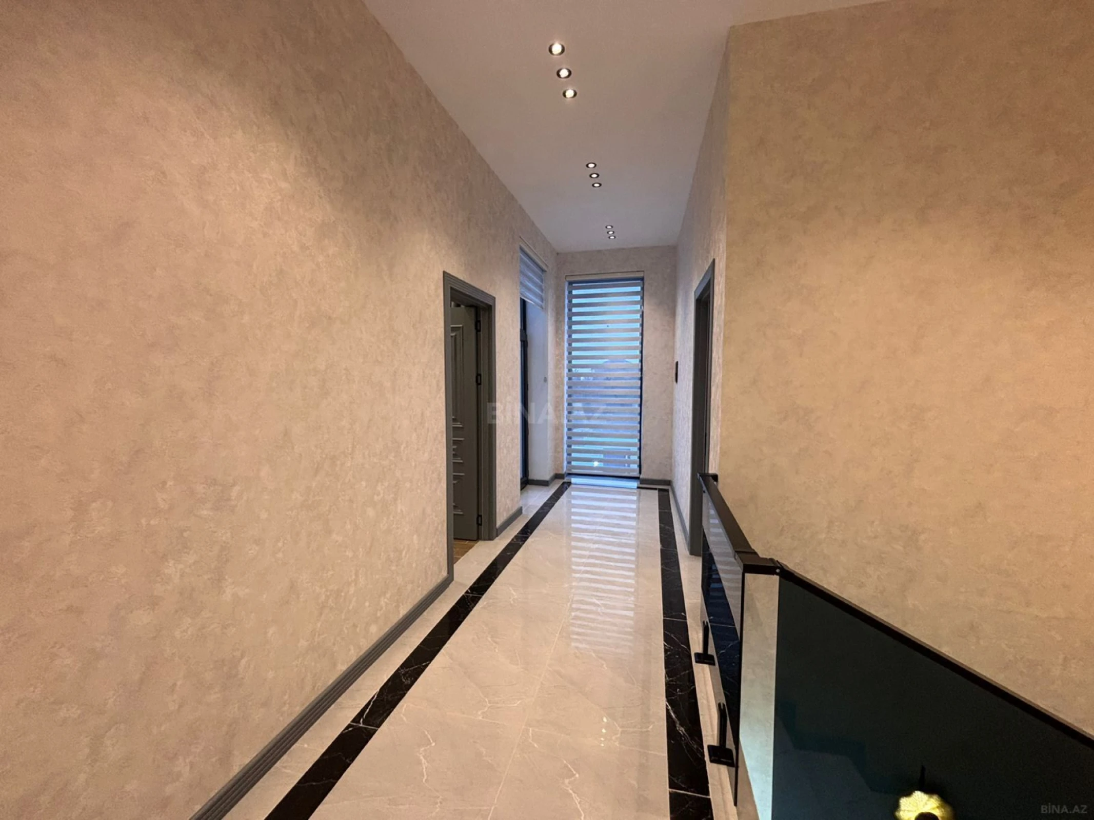 Satılır 5 otaqlı həyət evi 200 m²