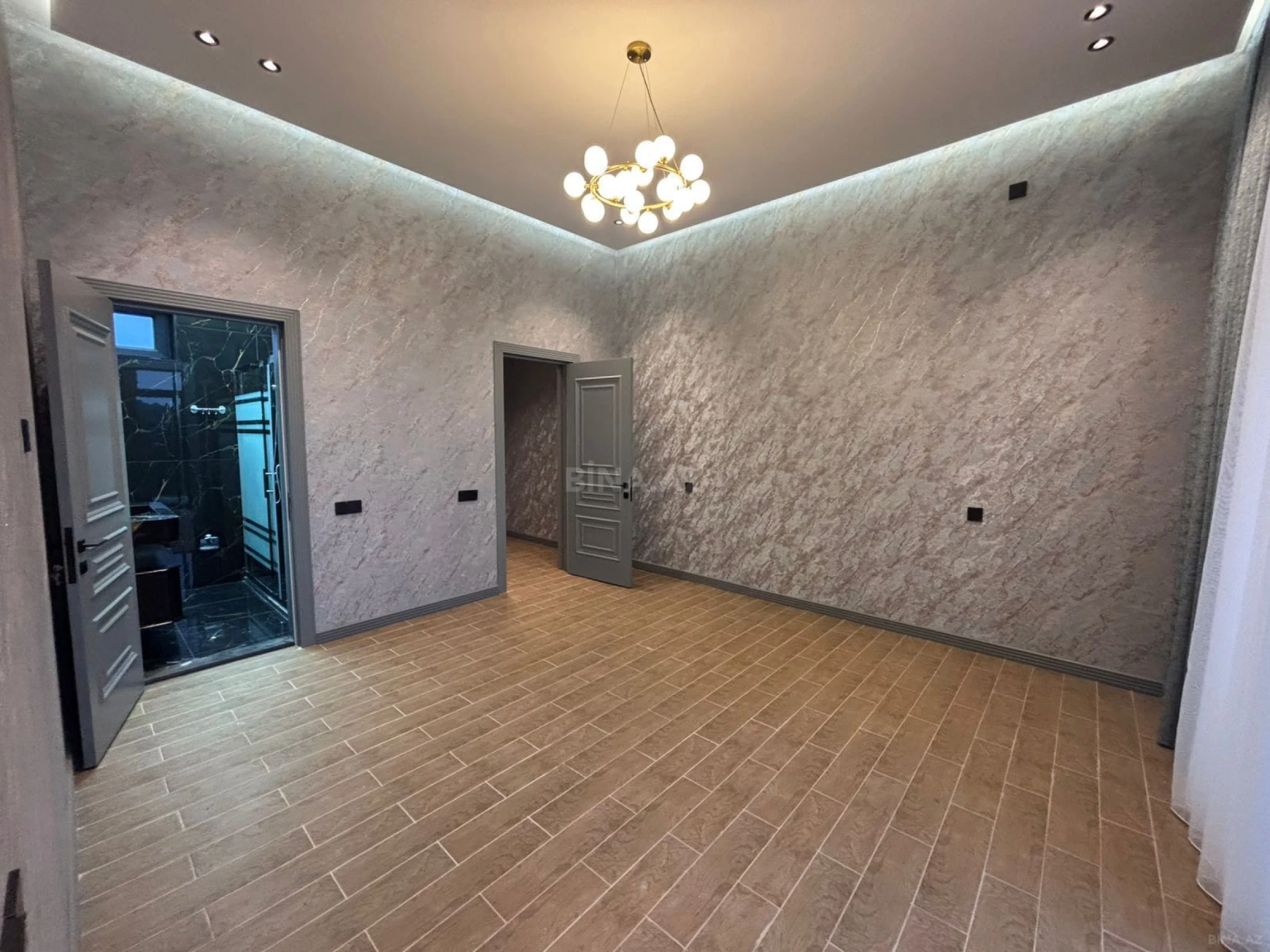 Satılır 5 otaqlı həyət evi 200 m²