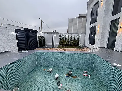 Satılır 5 otaqlı həyət evi 200 m²