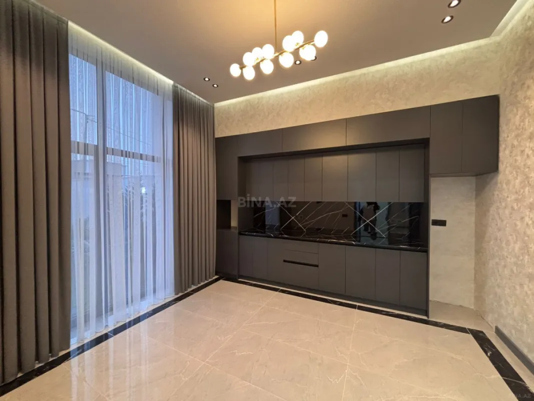 Satılır 5 otaqlı həyət evi 200 m²