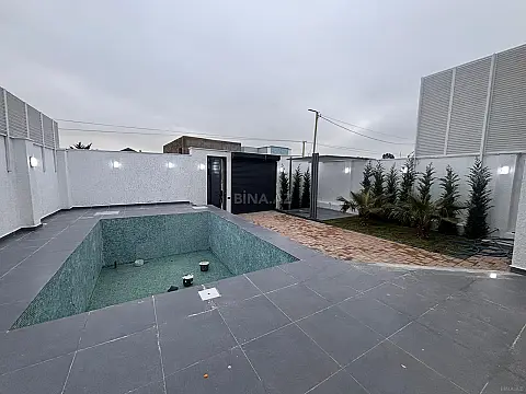 Satılır 5 otaqlı həyət evi 200 m²