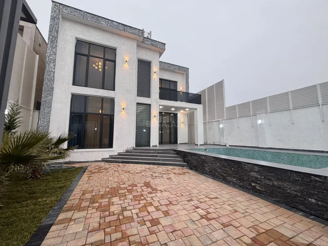 Satılır 5 otaqlı həyət evi 200 m²