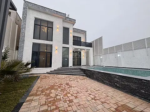 Satılır 5 otaqlı həyət evi 200 m²