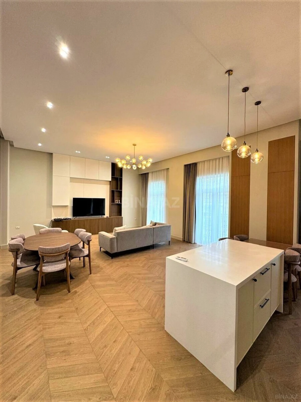 Kirayə verilir 4 otaqlı mənzil 150 m²