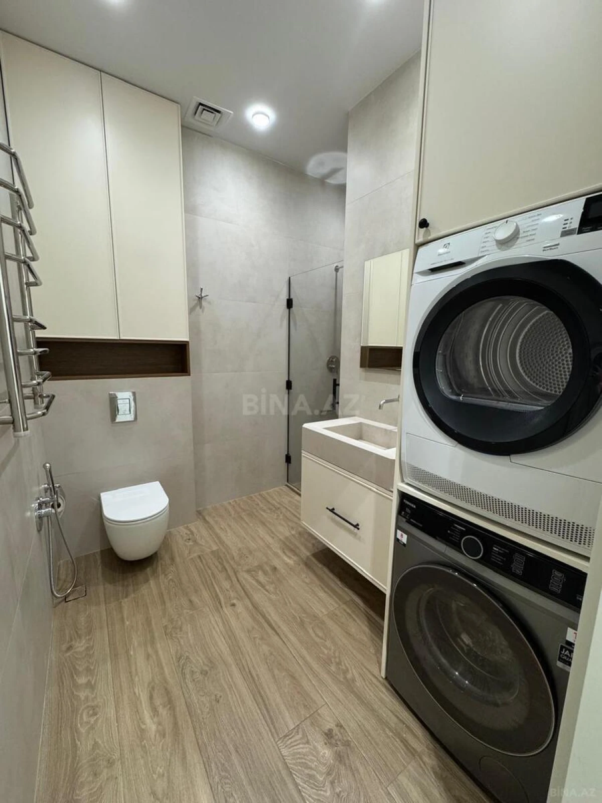 Kirayə verilir 4 otaqlı mənzil 150 m²