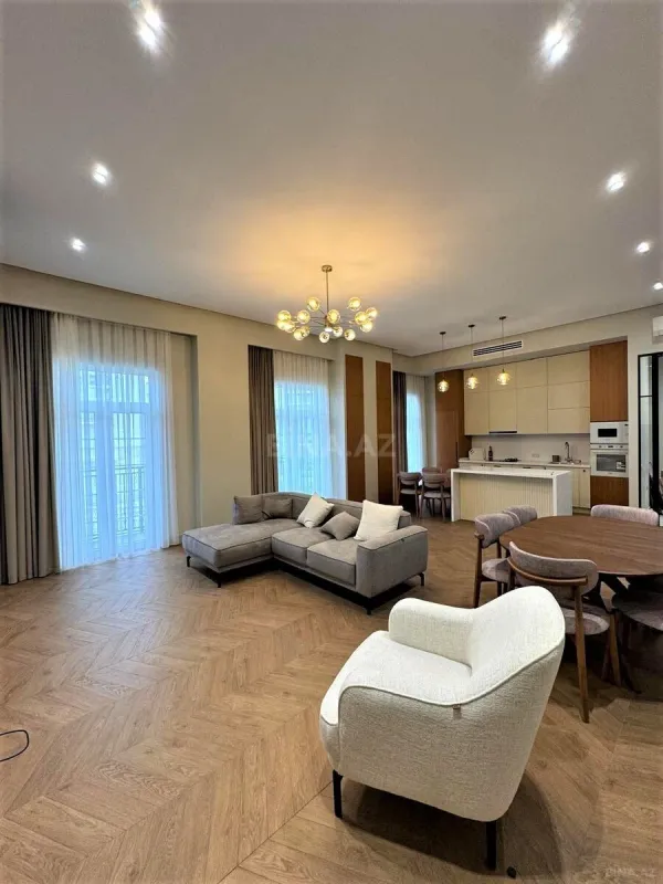 Kirayə verilir 4 otaqlı mənzil 150 m²