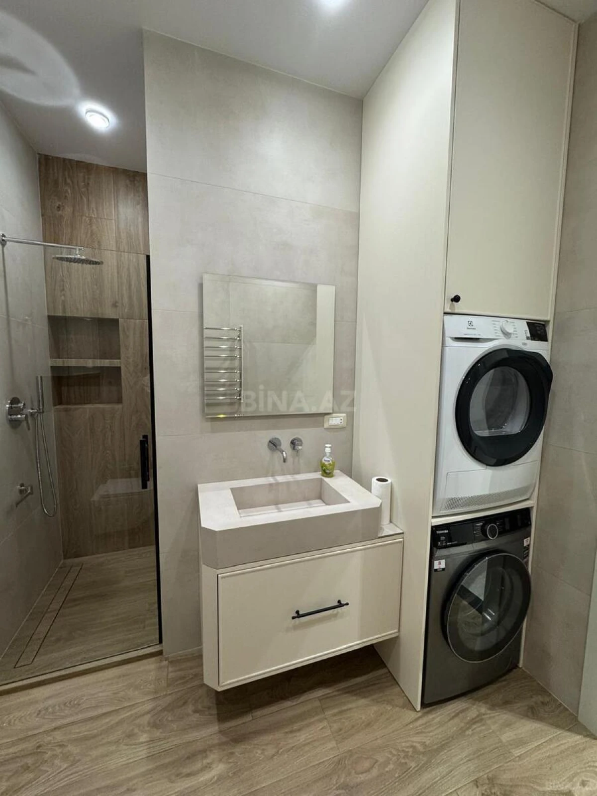 Kirayə verilir 4 otaqlı mənzil 150 m²