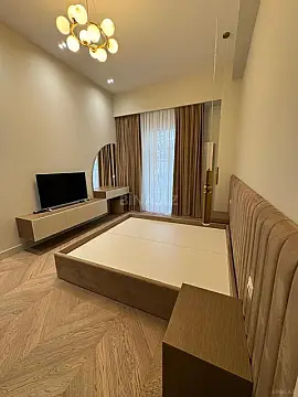 Kirayə verilir 4 otaqlı mənzil 150 m²