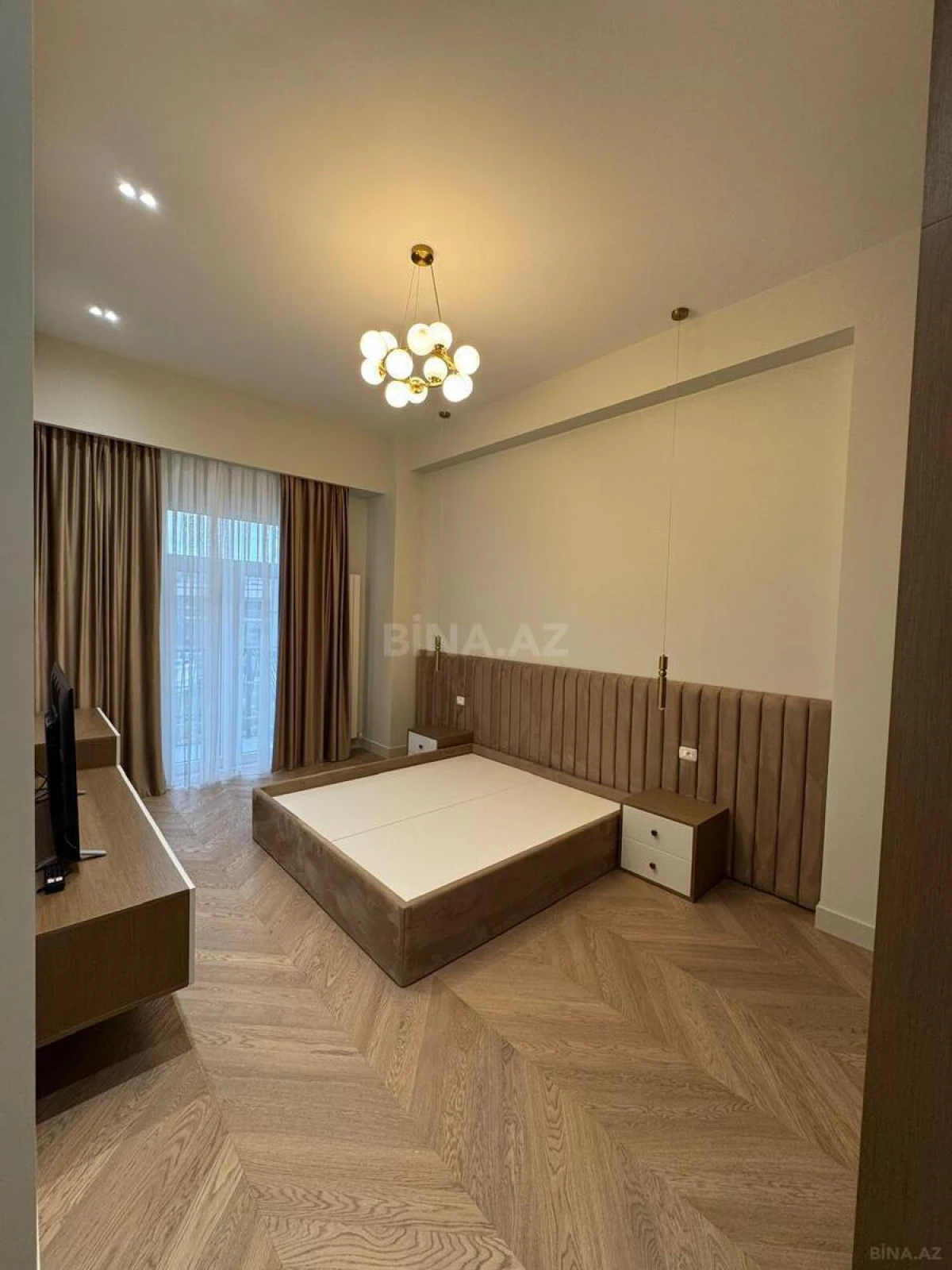 Kirayə verilir 4 otaqlı mənzil 150 m²