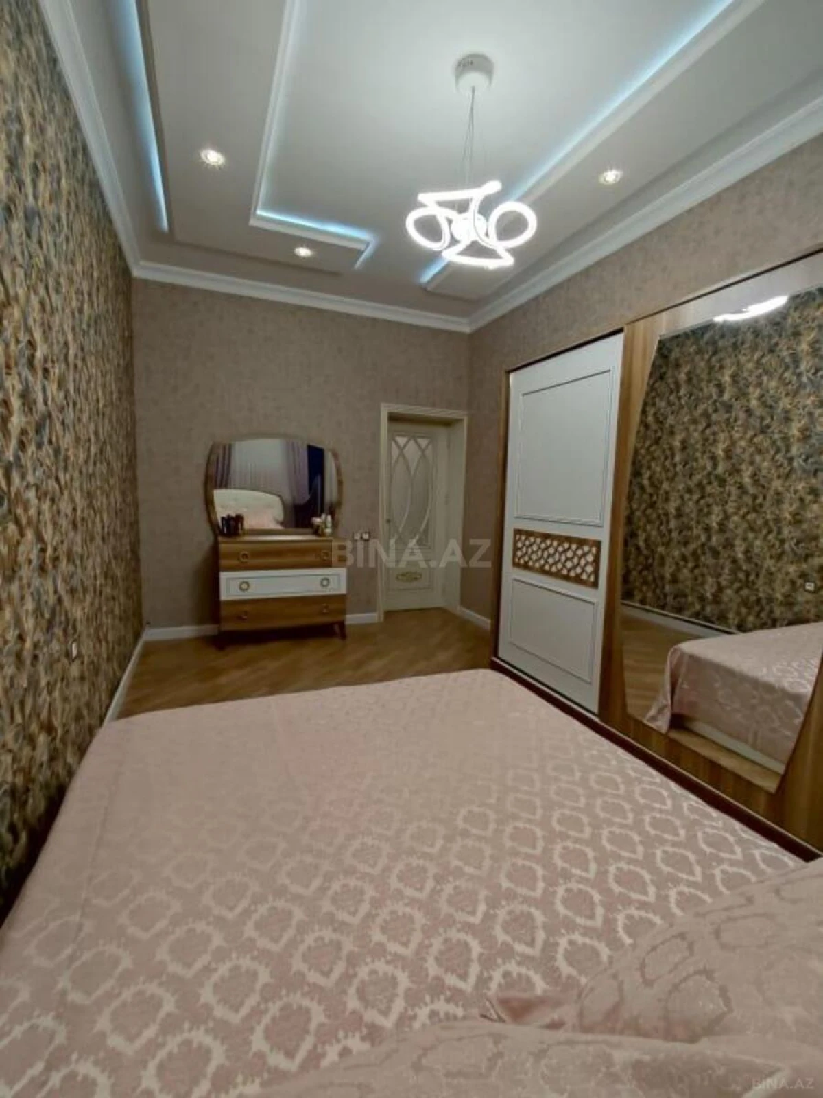 Kirayə verilir 2 otaqlı mənzil 70 m²