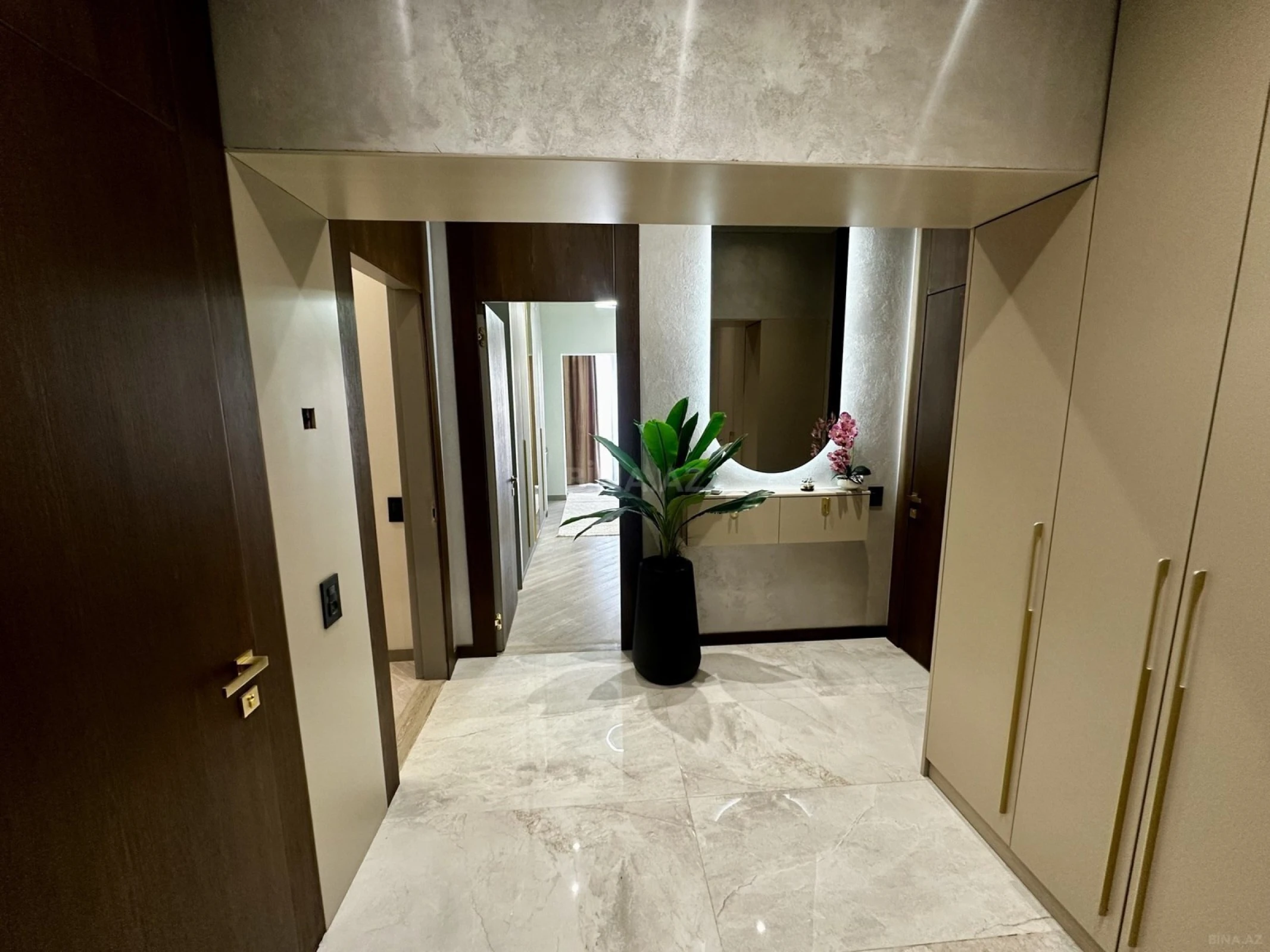 Satılır 3 otaqlı mənzil 92 m²