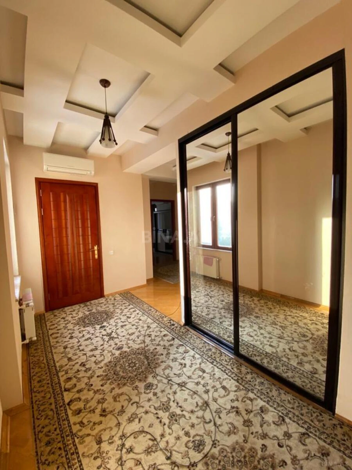 Kirayə verilir obyekt 210 m²