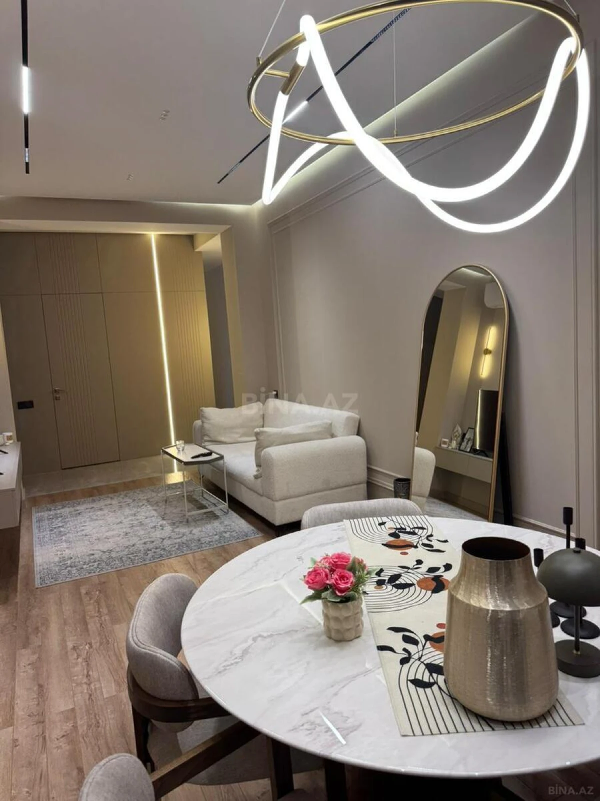 Satılır 3 otaqlı mənzil 110 m²