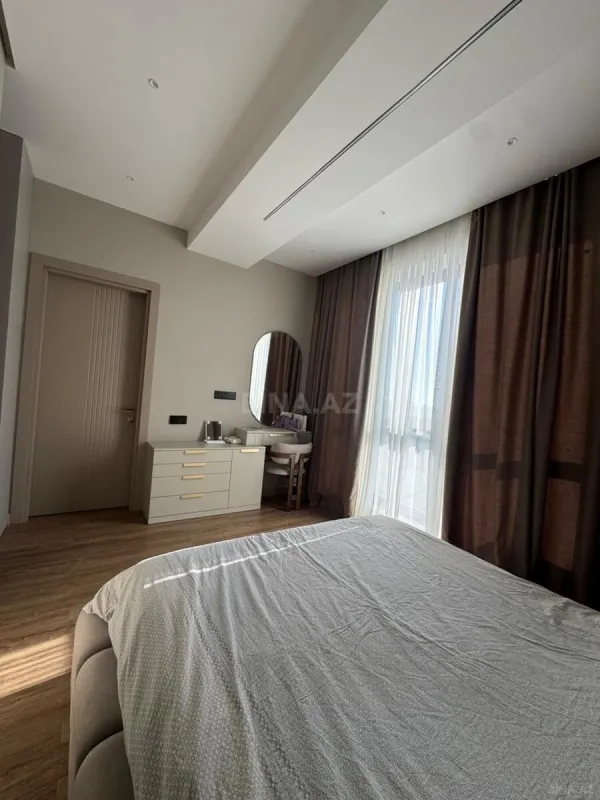 Satılır 3 otaqlı mənzil 110 m²