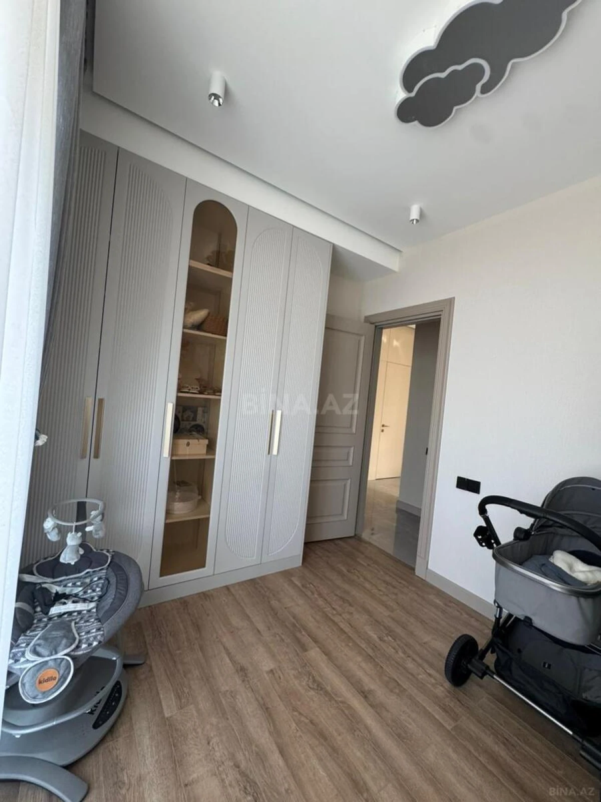Satılır 3 otaqlı mənzil 110 m²