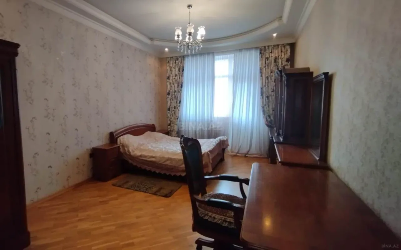 Kirayə verilir 4 otaqlı mənzil 220 m²