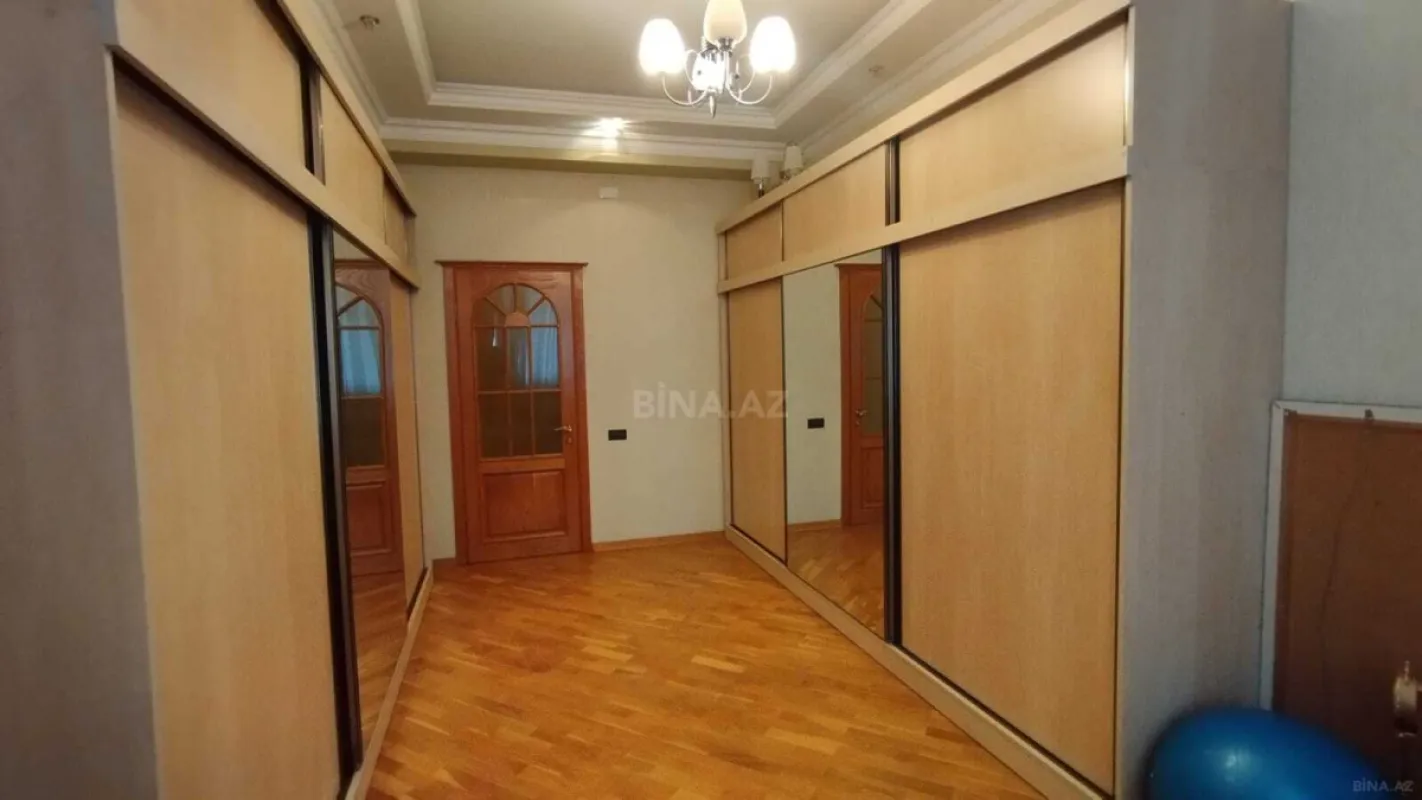 Kirayə verilir 4 otaqlı mənzil 220 m²