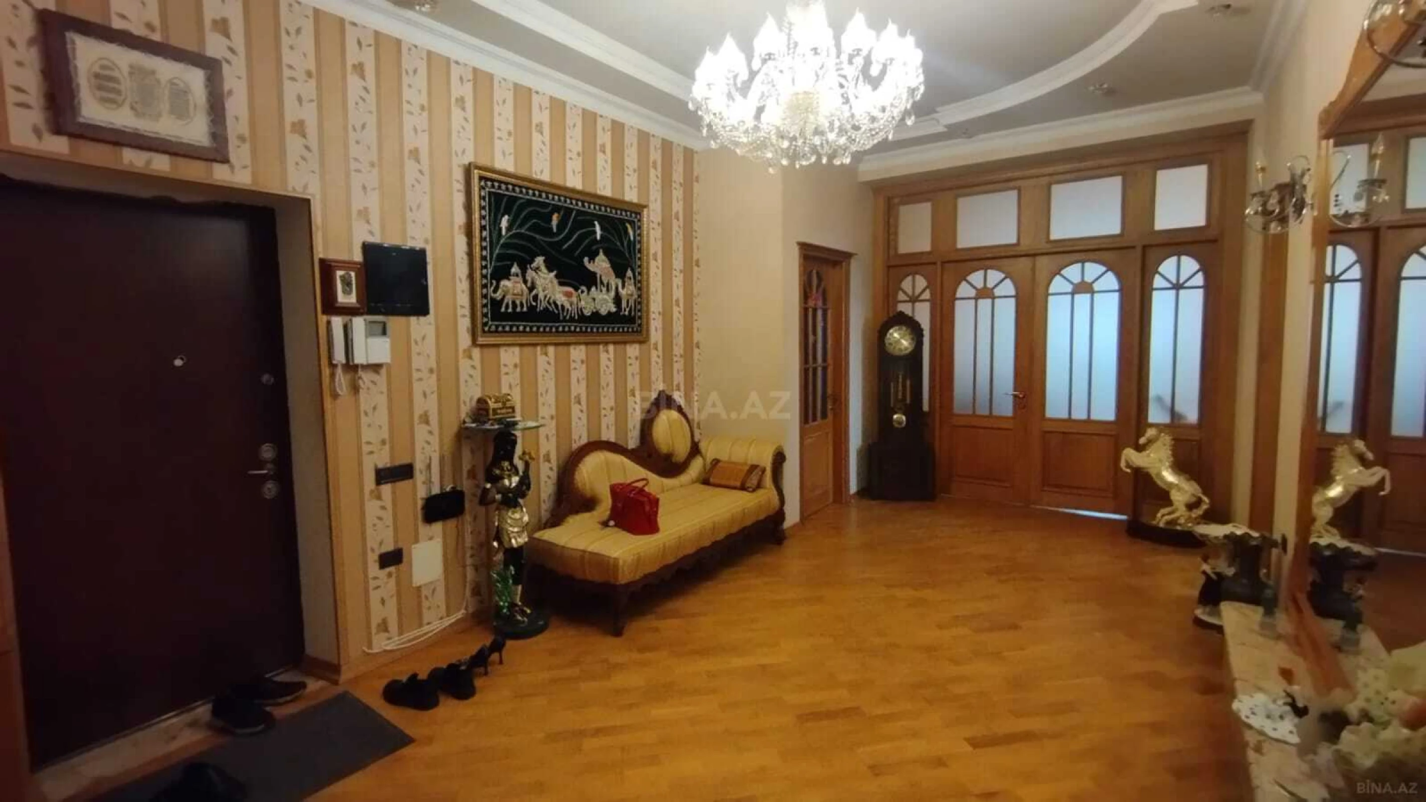 Kirayə verilir 4 otaqlı mənzil 220 m²