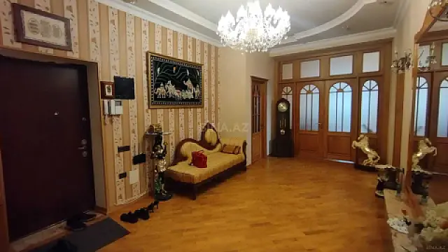 Kirayə verilir 4 otaqlı mənzil 220 m²