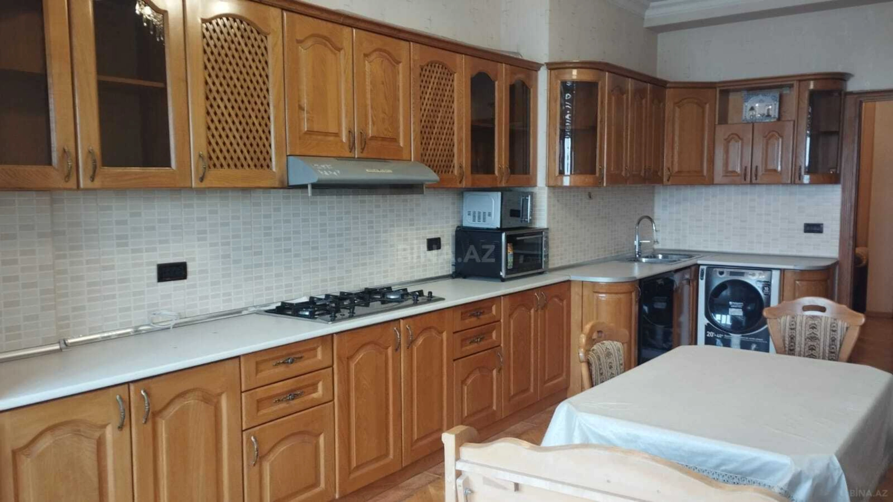 Kirayə verilir 4 otaqlı mənzil 220 m²