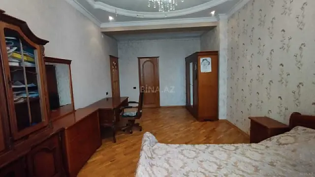 Kirayə verilir 4 otaqlı mənzil 220 m²
