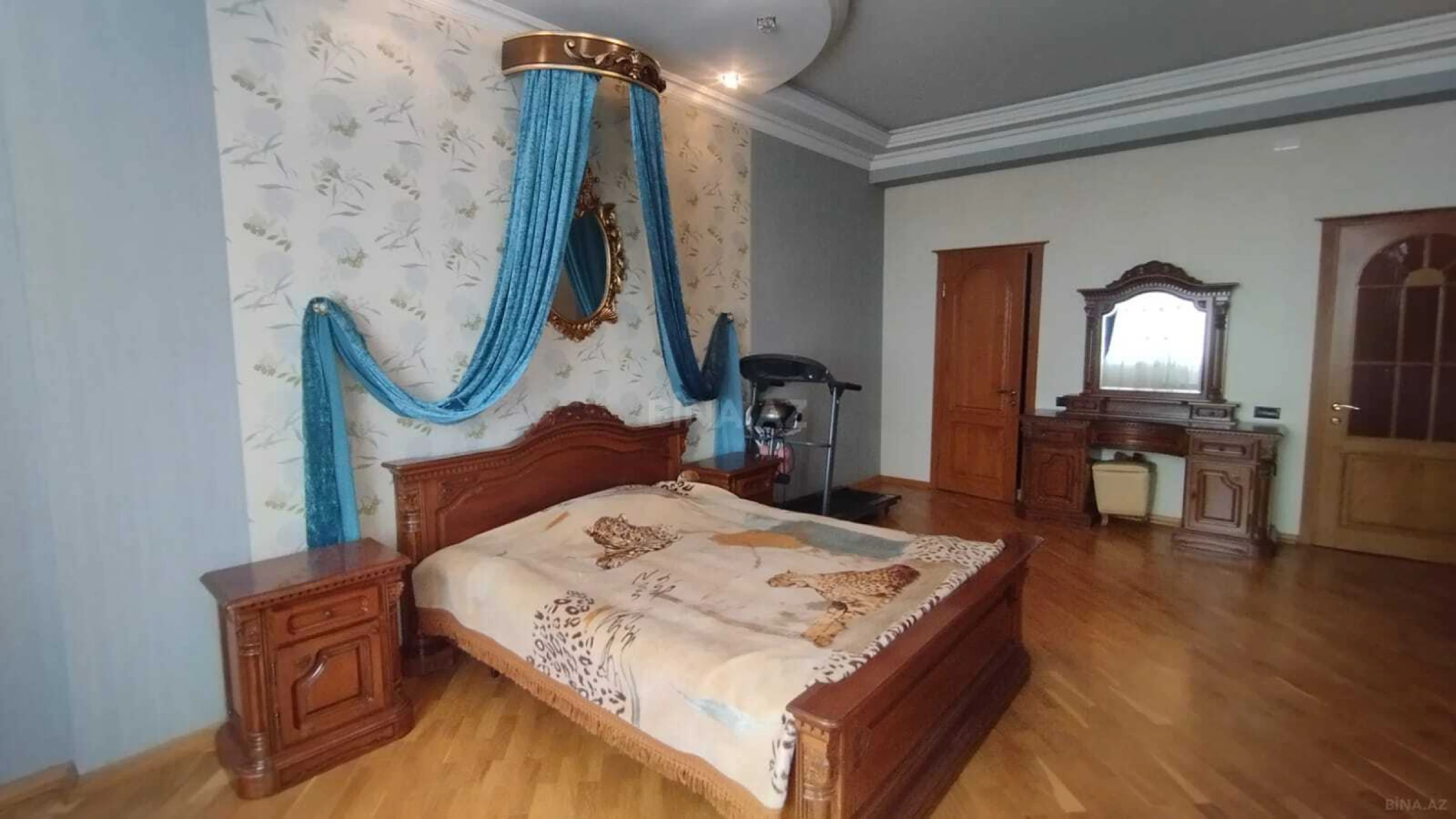 Kirayə verilir 4 otaqlı mənzil 220 m²