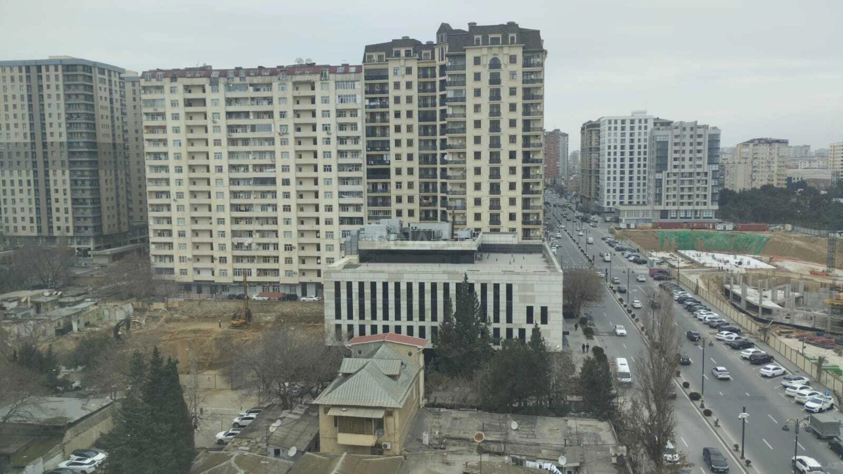 Kirayə verilir 4 otaqlı mənzil 220 m²