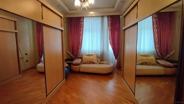 Kirayə verilir 4 otaqlı mənzil 220 m²