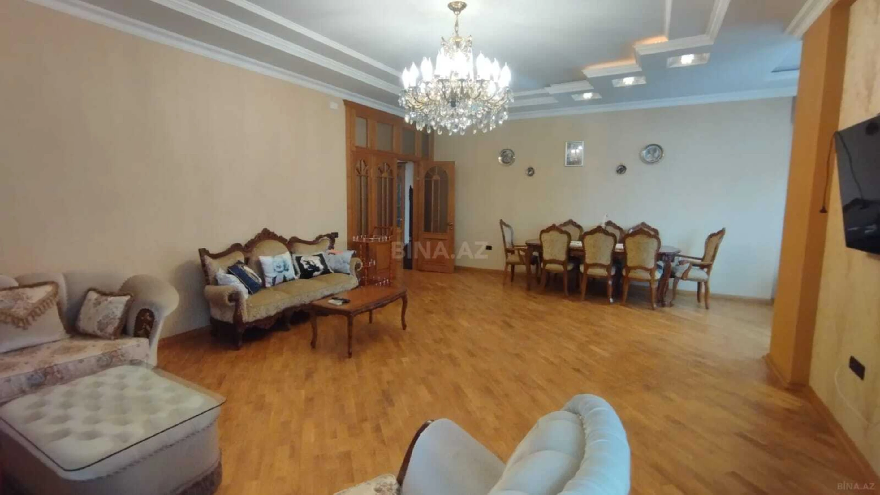 Kirayə verilir 4 otaqlı mənzil 220 m²