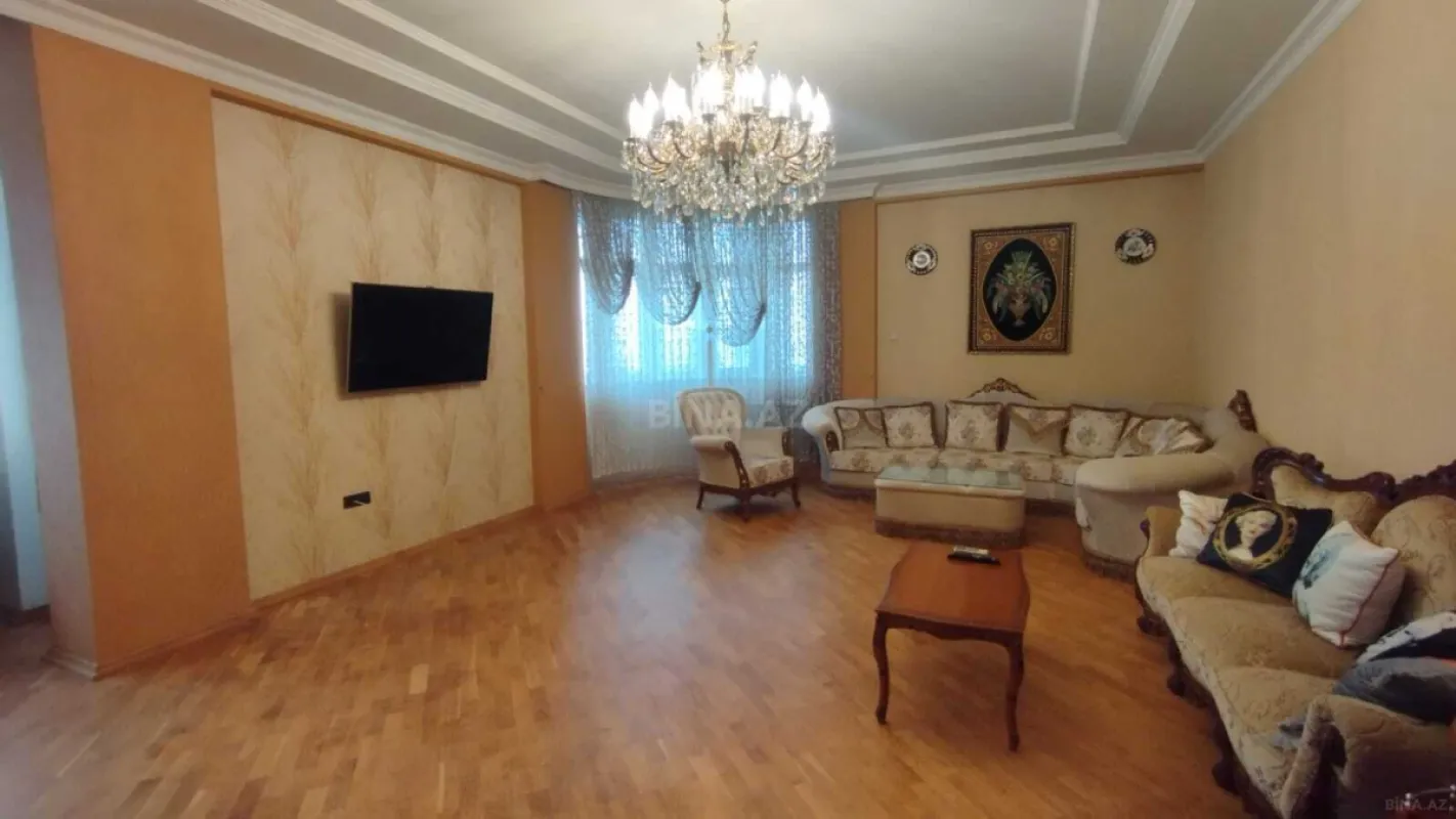 Kirayə verilir 4 otaqlı mənzil 220 m²