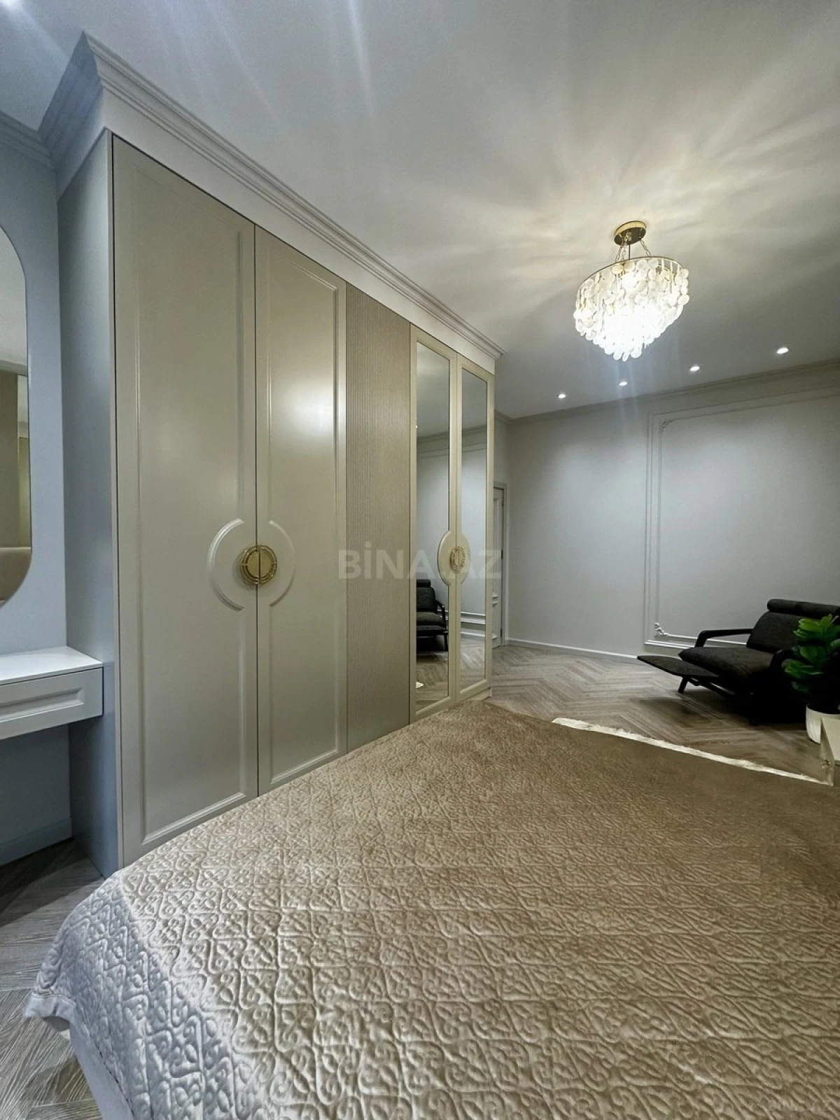 Satılır 3 otaqlı mənzil 99 m²