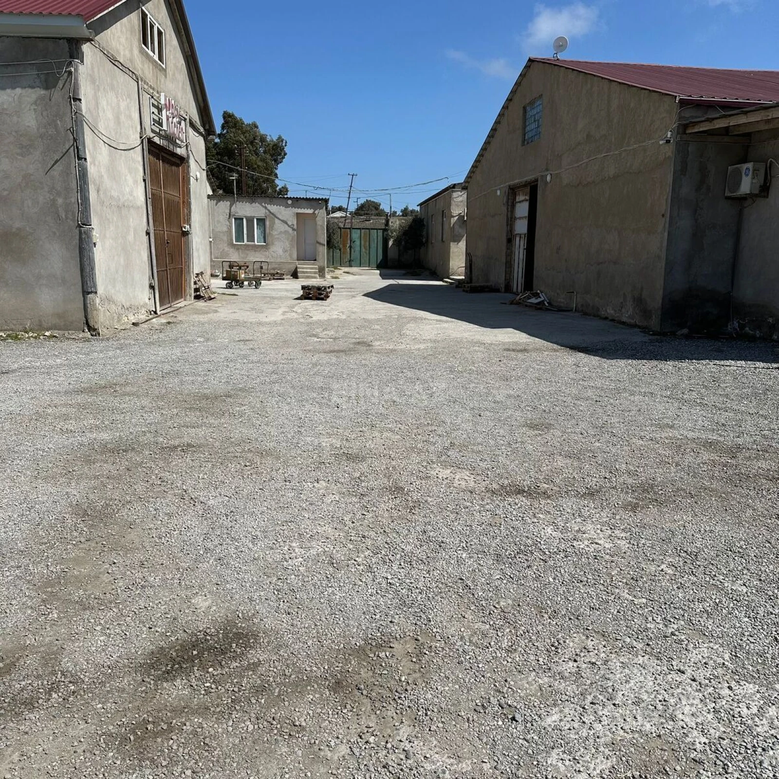 Satılır obyekt 2800 m²