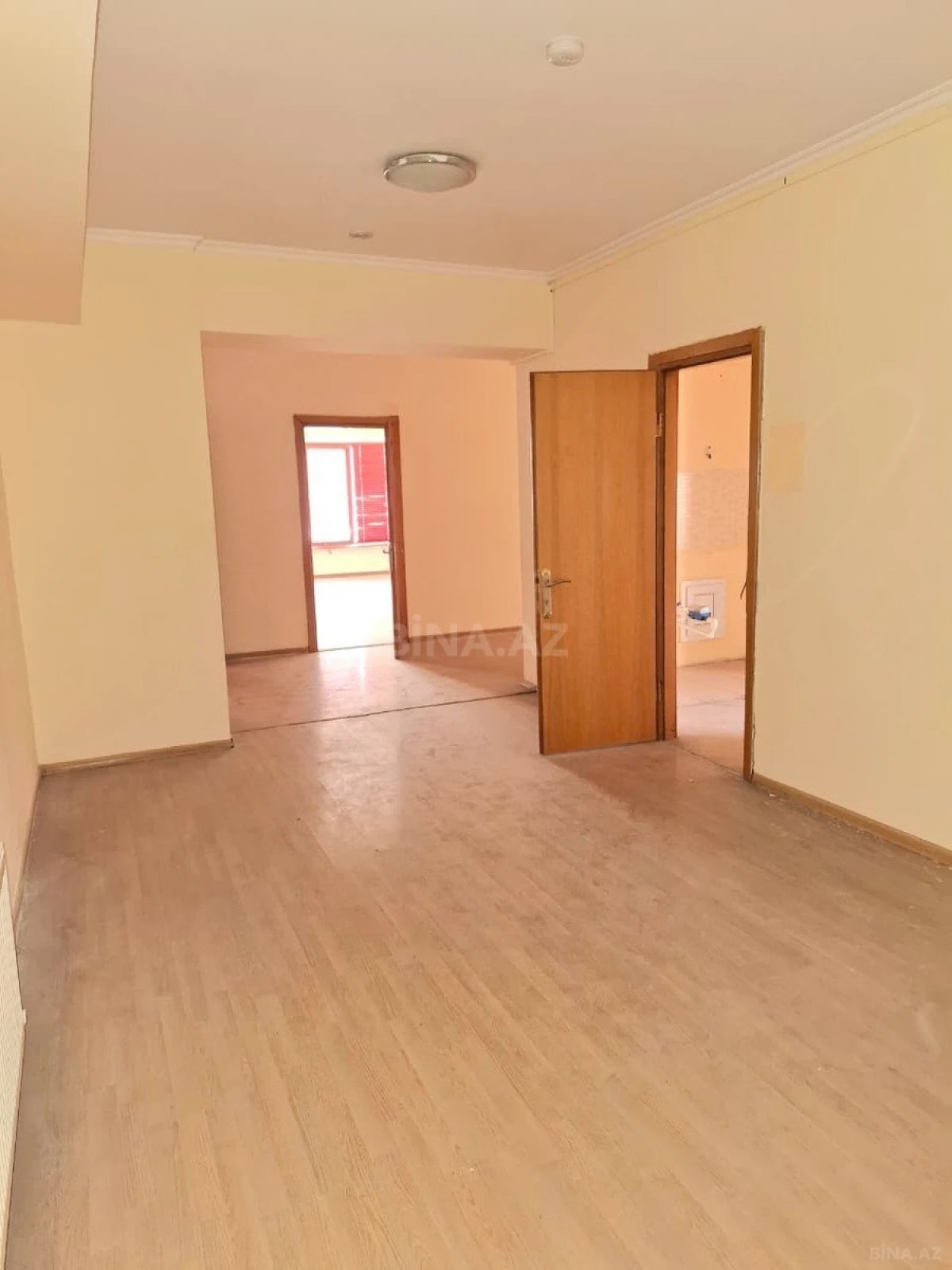 Kirayə verilir 15 otaqlı ofis 500 m²