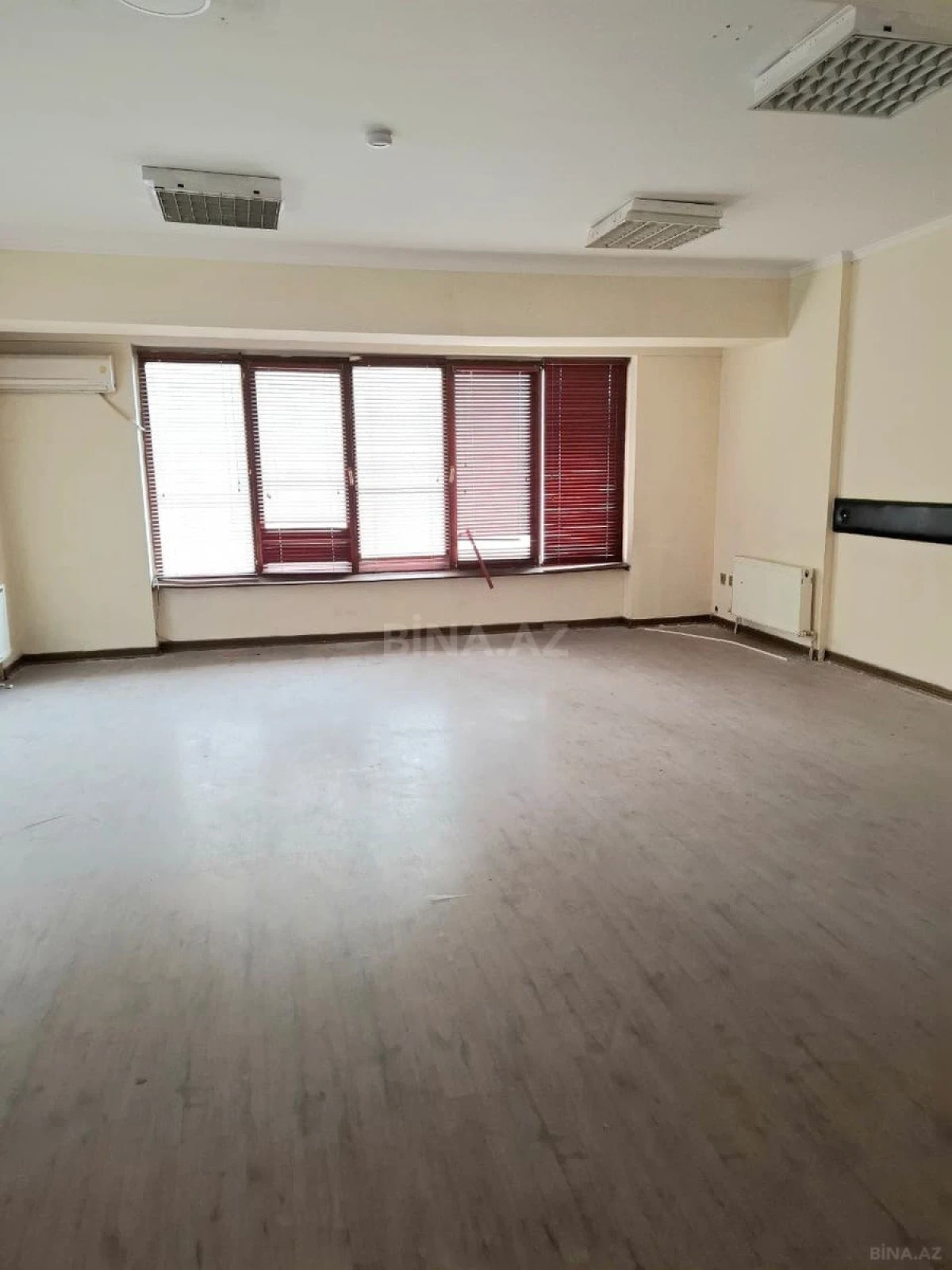 Kirayə verilir 15 otaqlı ofis 500 m²